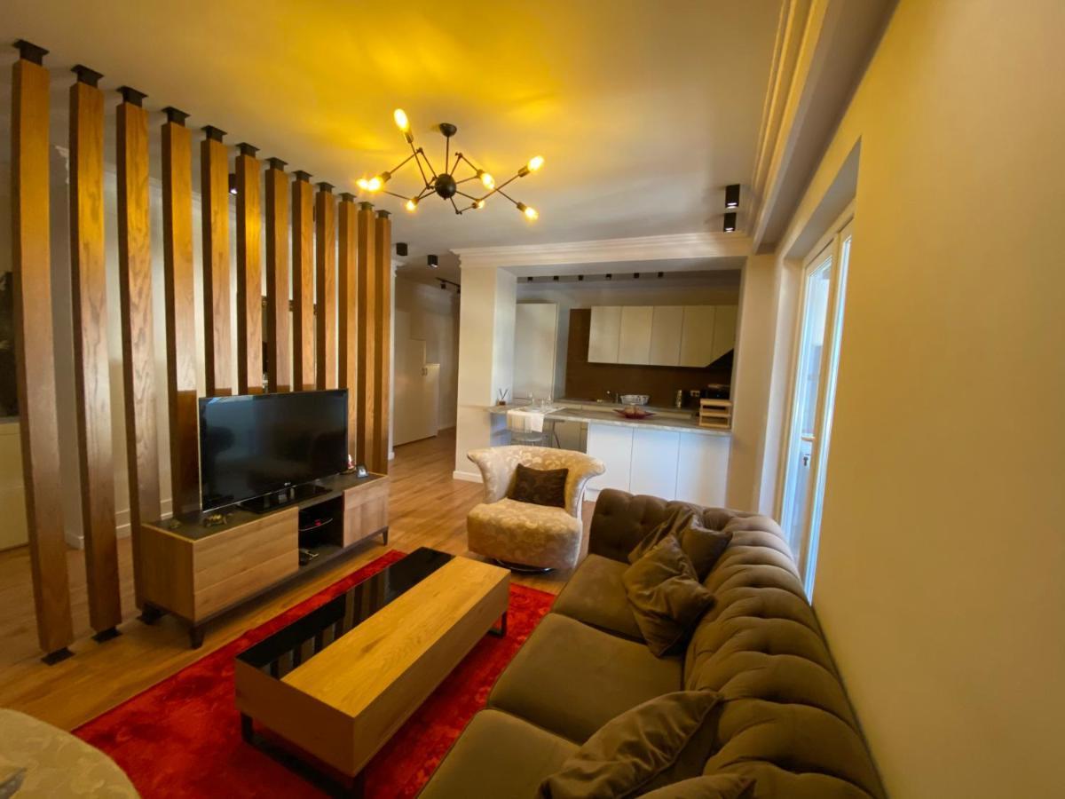 Mel'S Place Tirana Bagian luar foto