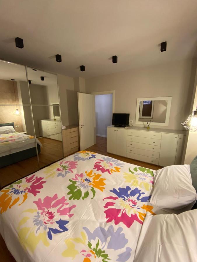 Mel'S Place Tirana Bagian luar foto