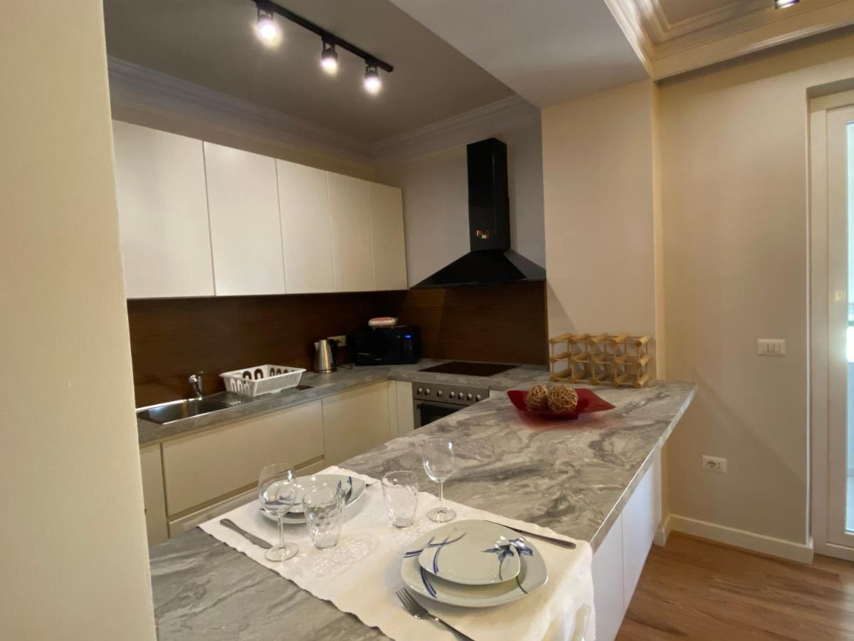 Mel'S Place Tirana Bagian luar foto